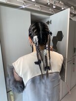 ムーム(Momb)&nbsp;編み込みアレンジ