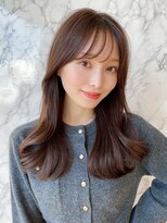 後れ毛が可愛い顔周りハイレイヤーロングチェリーブラウン