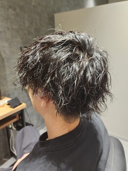 オーラ(Aura.)の写真/【新森古市駅徒歩3分】メンズも大歓迎！経験豊富なstylistによる再現性の高いパーマは忙しい朝の時短にも◎