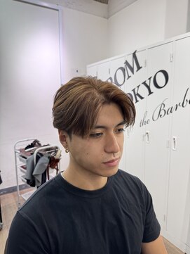 クロムトウキョウ ザ バーバー 新宿本店(CHROM TOKYO the Barber) ナチュラルセンターパート/ツーブロ/メンズ