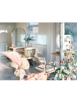 自然な光が差し込む解放感たっぷりな店内でゆったりしたSalonTimeをお過ごしくださいー＊【Lutowa plus】