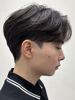 カルム(kalm)&nbsp;メンズセンターパートウルフセンターパートニュアンスパーマ襟足