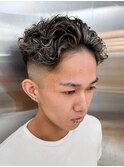 極道パーマホワイトメッシュオールバックパーマフェード短髪