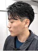 刈り上げセンターパートテーパーフェードカットニュアンスパーマ