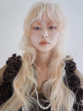 カルテ(QUARTE) ハイトーンデザイン　ハイレイヤーカット