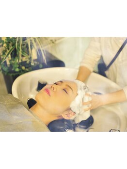 天然クレイパックで皮脂汚れリセット！メンズにもおすすめ匂いベタ付き除去のヘッドスパ有◎[池袋]