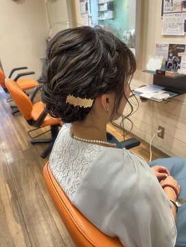 エミュ(emu) ルーズ編み込みお呼ばれヘア