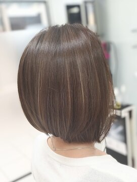 ヘアースタジオ ジェイワン(hair studio J ONE) 30代40代50代サラサラ大人前下がりベージュボブ 白髪染めぼかし
