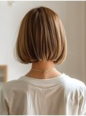 ショートボブ 切りっぱなしボブ ベージュ 髪質改善 内巻き