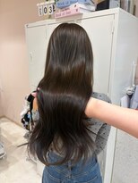 ロエ(LOE) オリーブカラーレイヤーカット顔周りレイヤーブリーチなし