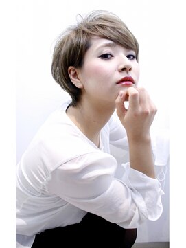 レンジシ オモテサンドウ(RENJISHI omotesando) サイドバングの耳かけショート《RENJISHI》