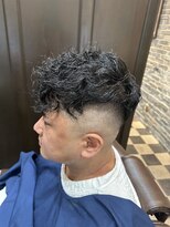 ミリオンバックス 御徒町店(Million Backs)&nbsp;スペインカール/スキンフェード/束感ショート<理容室>[メンズ/