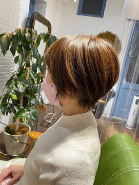 ロア(Loah) 簡単スタイリングのショートスタイル/アースカラー