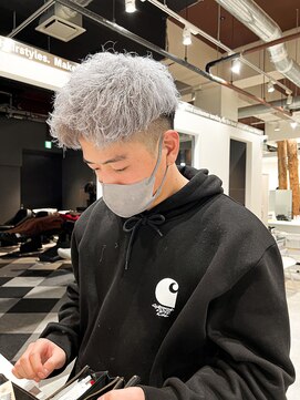 ルースト 京都河原町店(ROOST) ブリーチカラートリプルカラーハイトーンシルバーカラー