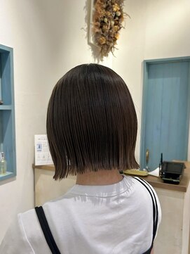 キャリコ(calico) 《maya》ぱつっとボブ＊外ハネ＊くすみベージュ