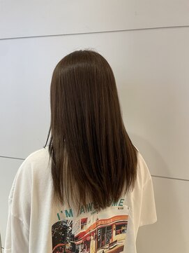 ヘアメイクアン(Hair Make Une) 透け感カラー　レイヤーカット　アッシュグレージュ
