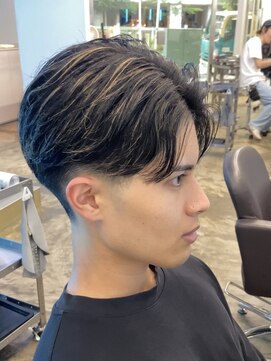 ザデイトウキョウ 表参道 青山(THE DAY TOKYO) テーパーフェードセンターパート