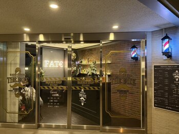 ザ フェイト(THE FATE)の写真/忙しい男のためのサロン。平日は22：30まで営業。仕事終わりにサクッと寄れて、清潔感が続くヘアに。