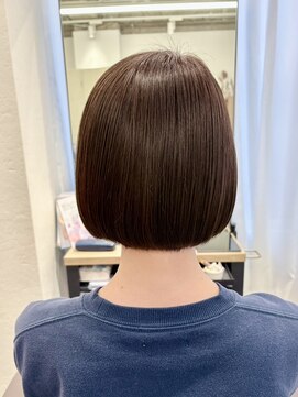 ウイ バイ ファースト 北四番丁店(u'i by first) 艶ミニボブ シルバーオリーブアッシュ