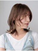 くびれレイヤーミディ×外ハネ×ベージュブラウン