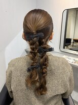 ラフィット 香椎(lafit)&nbsp;リボンアレンジが可愛い♪ツイン編みおろしヘア