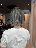 リリー バイ アオ(Lilly by AO) ホワイトのバレイヤージュカラー