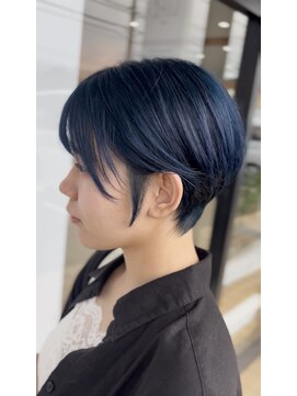 ヘアーメイクスタジオ ライフセカンド(HAIR MAKE STUDIO LIFE 2ND) ネイビーブルー×ショートボブ