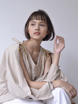 コイ(coii) 大人髪フェイスフレーミングのハイトーンボブ前髪カラーベージュ