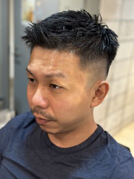 フランクスバーバー アンド ビアークラブ(FRANK'S BARBER and BEER CLUB) 0mmスキンフェード刈上げフェザーアップバングベリーショート