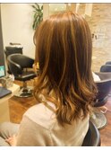 アレンジしやすいミディアムヘア