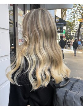 ノーム 横浜(NORM) バレイヤージュ(横浜駅)