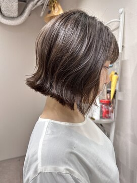 ヨペ(yeope) 【タッセルボブ】切りっぱなしレイヤー/外ハネ/波ウェーブ