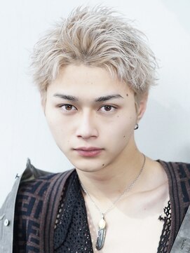 アイトーキョーリタ 渋谷(AI TOKYO Rita) ホワイトブロンドスパイキーショート