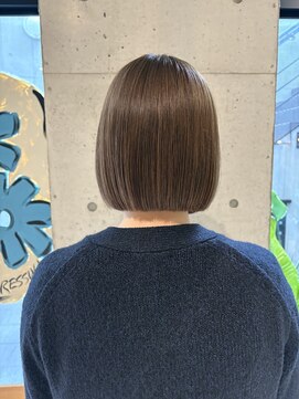 レジュアル(RESSUAL) ブリーチなしWカラー　ヘーゼルナッツベージュ　ヘイリーボブ