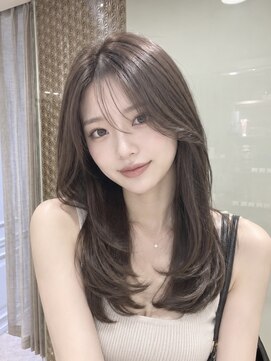 オアシスアヴェダ ザ・ペニンシュラ東京(OASIS AVEDA) 大人ロングレイヤー・長め前髪・グレージュ・銀座日比谷20代