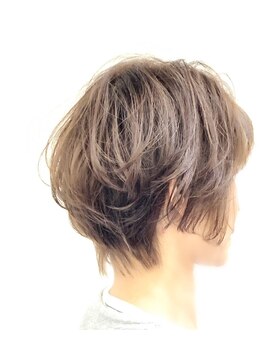 ベールブラン(Verre Blanc) 軽やかショートヘア