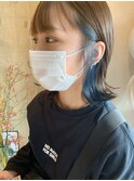 切りっぱなしボブとチラ見えアッシュのバイカラーミディアム