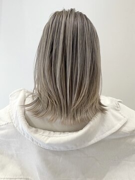 トルネード(TORNADO) 外国人風ロブ ハイライトバレイヤージュ プラチナグレージュt414