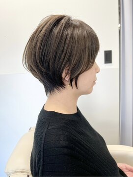 アルトル 池袋(altru) 白髪ぼかしと相性抜群ショートボブ