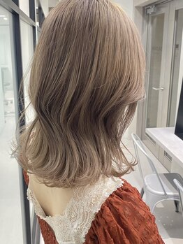 ヘアーメイク マティエール(Hair Make matiere)の写真/ワンカラーで悪目立ちする赤みを消し、透明感のあるカラーへ◇[ブリーチ/インナーカラー/イヤリングカラー]
