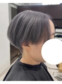 刈り上げショートグレーシルバーケアブリーチアディクシーカラー