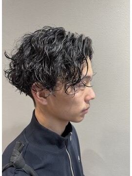 ナゴ(nago.) センターパート×ルーズパーマ