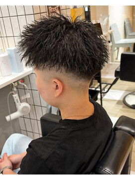 ルースト 京都河原町店(ROOST) MEN’S HAIR/サーフカール/刈り上げセンターパート/ツイスト