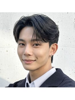 メンズクル(men's quru.)の写真/《全年代に大人気のスタイル》「ニュアンスパーマ×センターパート」で大人のカッコよさを☆（メンズ）
