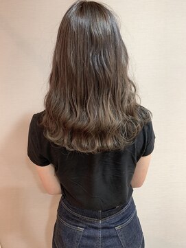 ジルバイジアン(JILL by GIEN) グレージュ ダブルカラー イルミナ アッシュ 安田紗莉奈