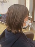 スモーキーなグレージュ