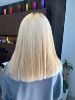 ダブル(W) 切りっぱなしホワイトブロンド☆