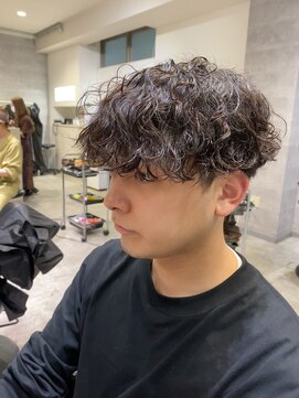 アンダーバーホワイト(_WHITE) 無造作パーマ