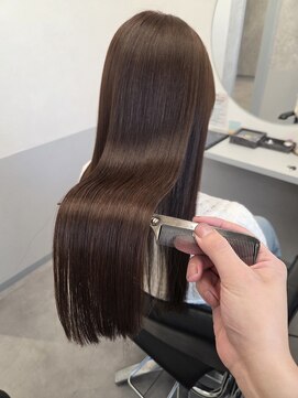 トッカ 茨木(tocca) 【tocca茨木　篠原】ピンピンにならない柔らかく自然な縮毛矯正