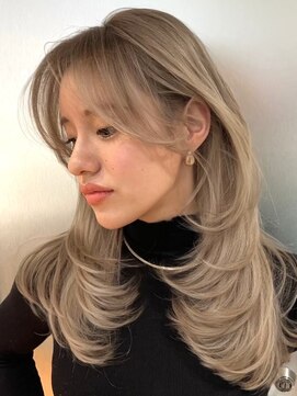 ヨロ 上野(YOLO) ハイライトカラーミルクティーベージュレイヤーカット